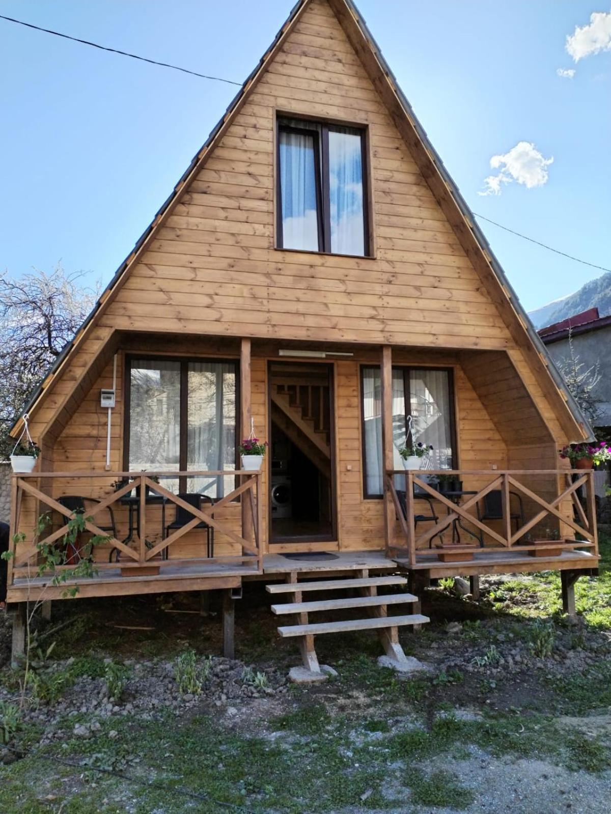 Guesthouse Venera Mestia Eksteriør bilde